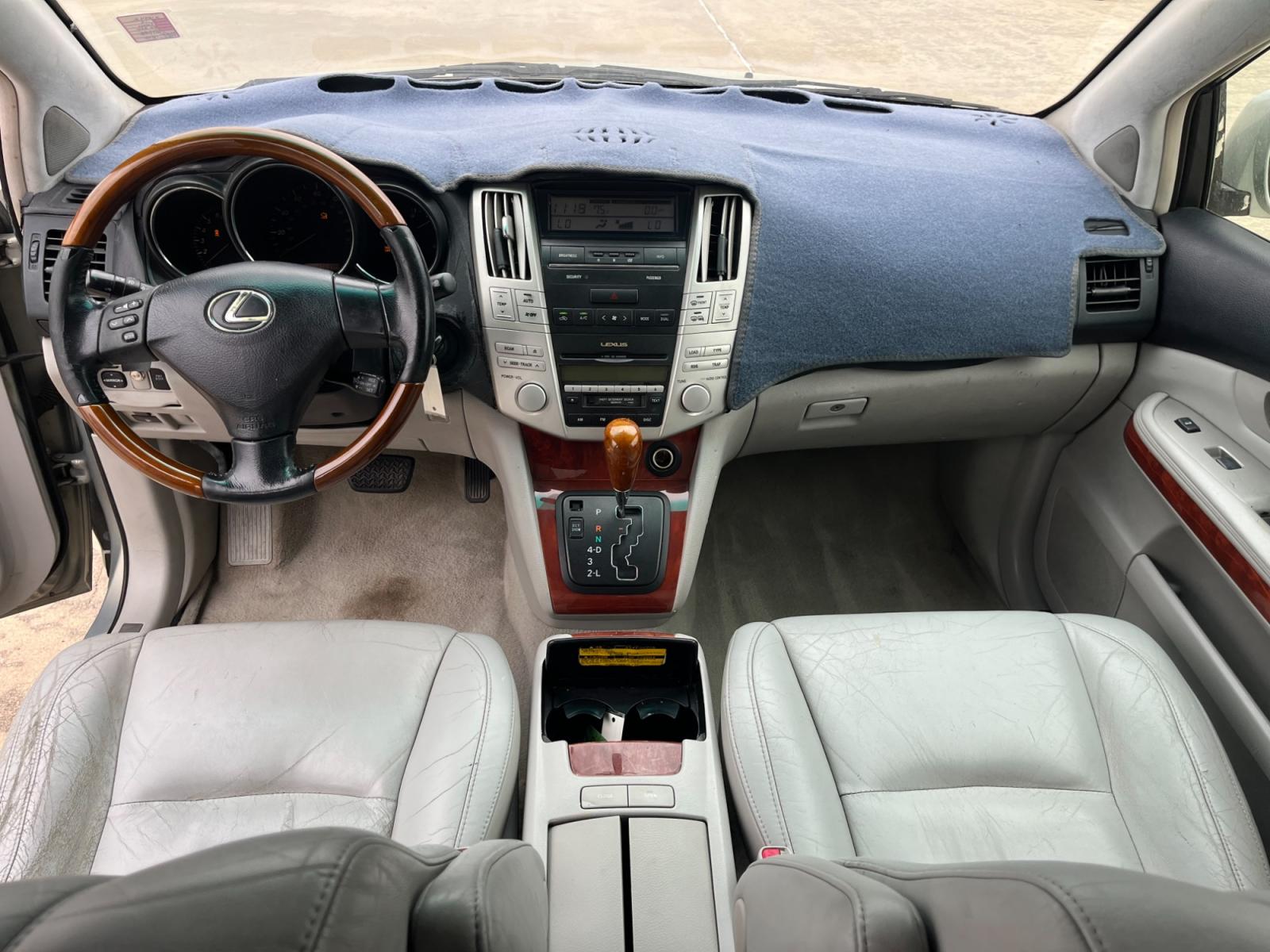2004 SILVER /TAN Lexus RX 330 (JTJGA31U340) with an 3.3 engine, Automatic transmission, located at 14700 Tomball Parkway 249, Houston, TX, 77086, (281) 444-2200, 29.928619, -95.504074 - Photo #10